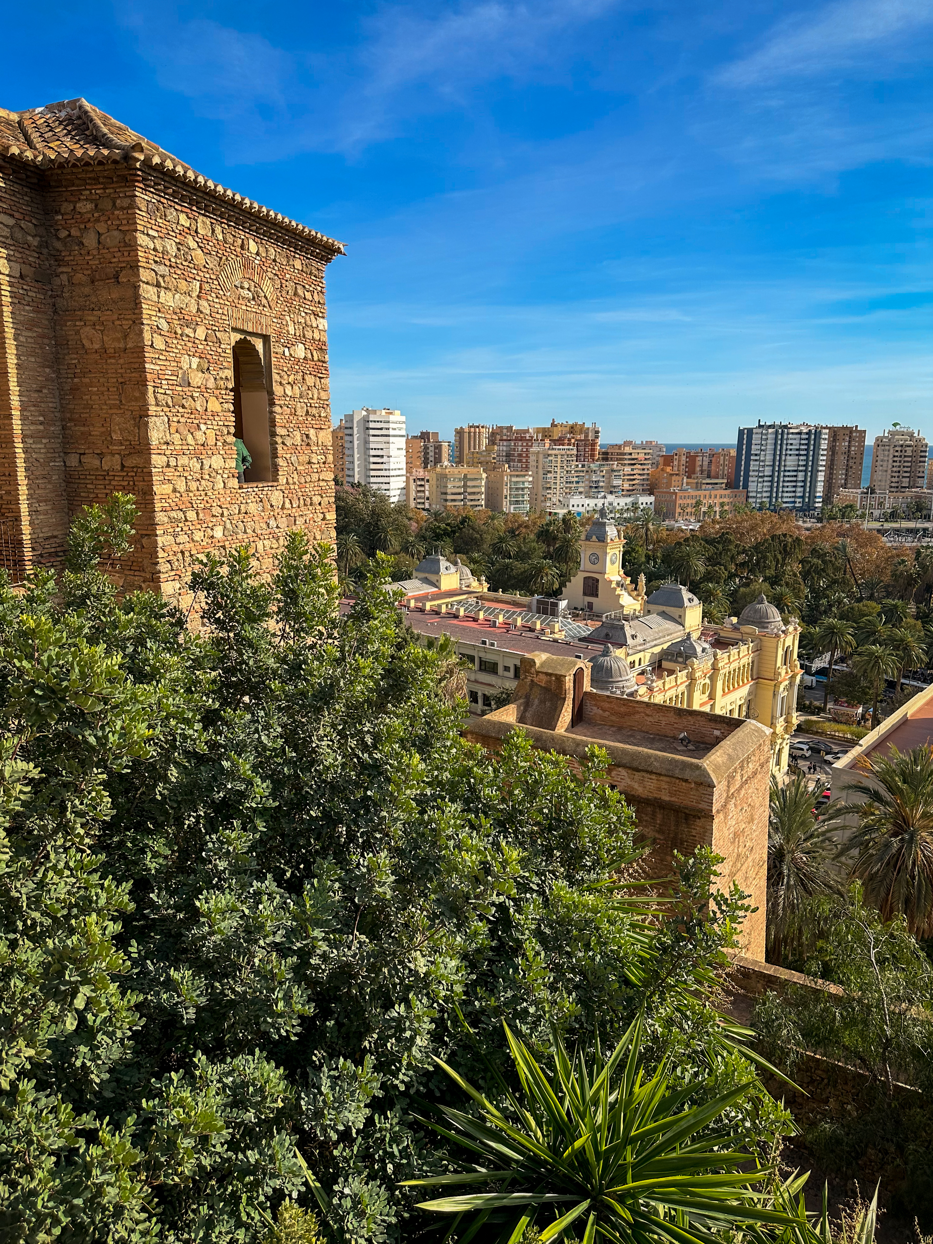 alcazaba view to malagueta