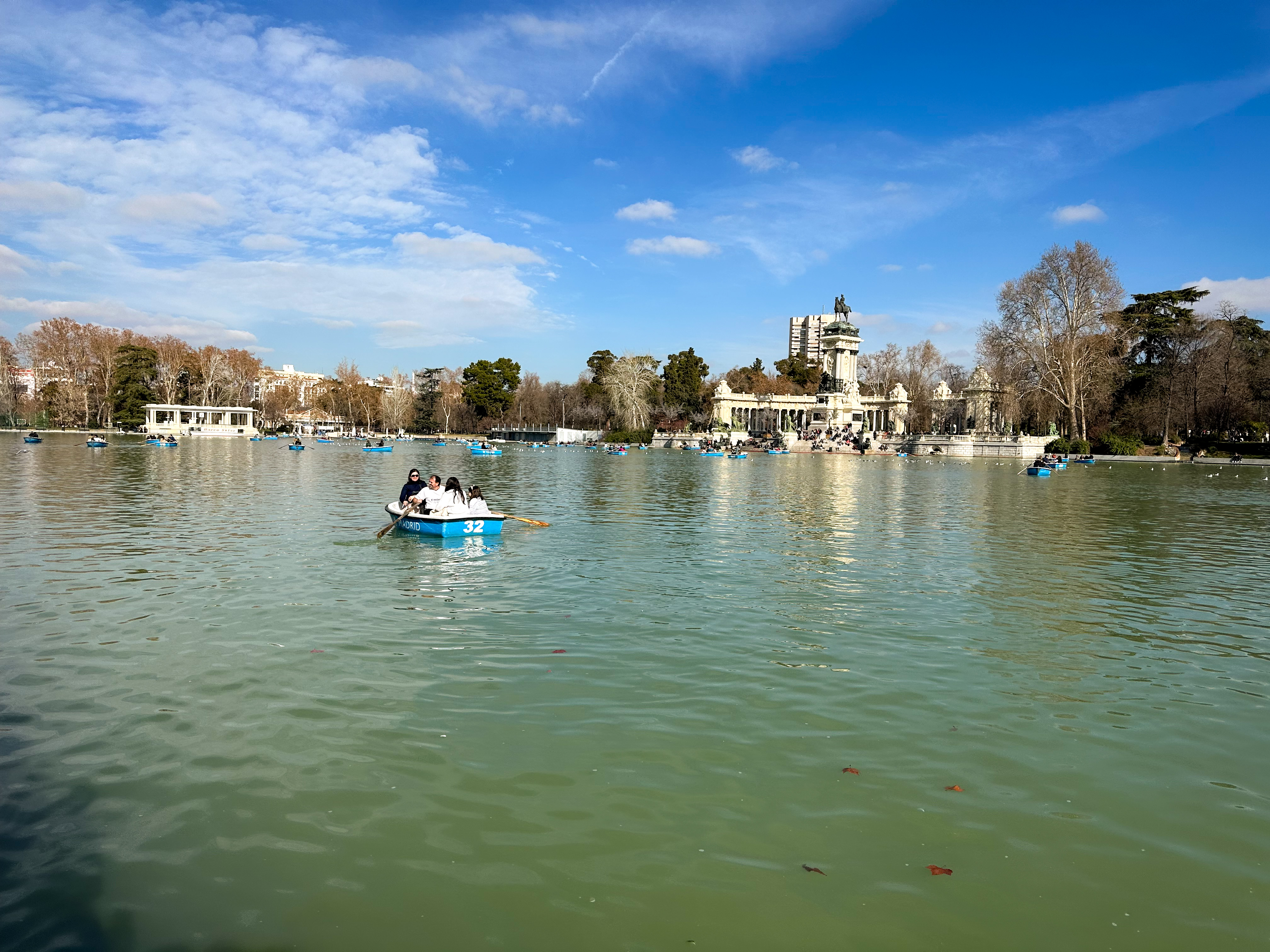 parco del rotiro lake